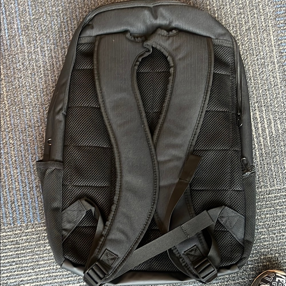 Nike Black and White Men's Backpack - Picture 3 of 3